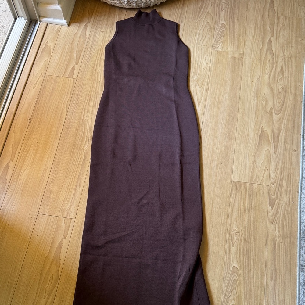 AUTEUR SCARLETT DRESS IN COFFEE BEAN